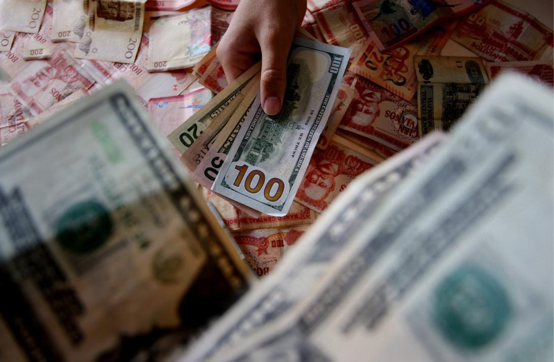 El dólar paralelo vuelve a superar los Bs 15 en Bolivia tras breve caída