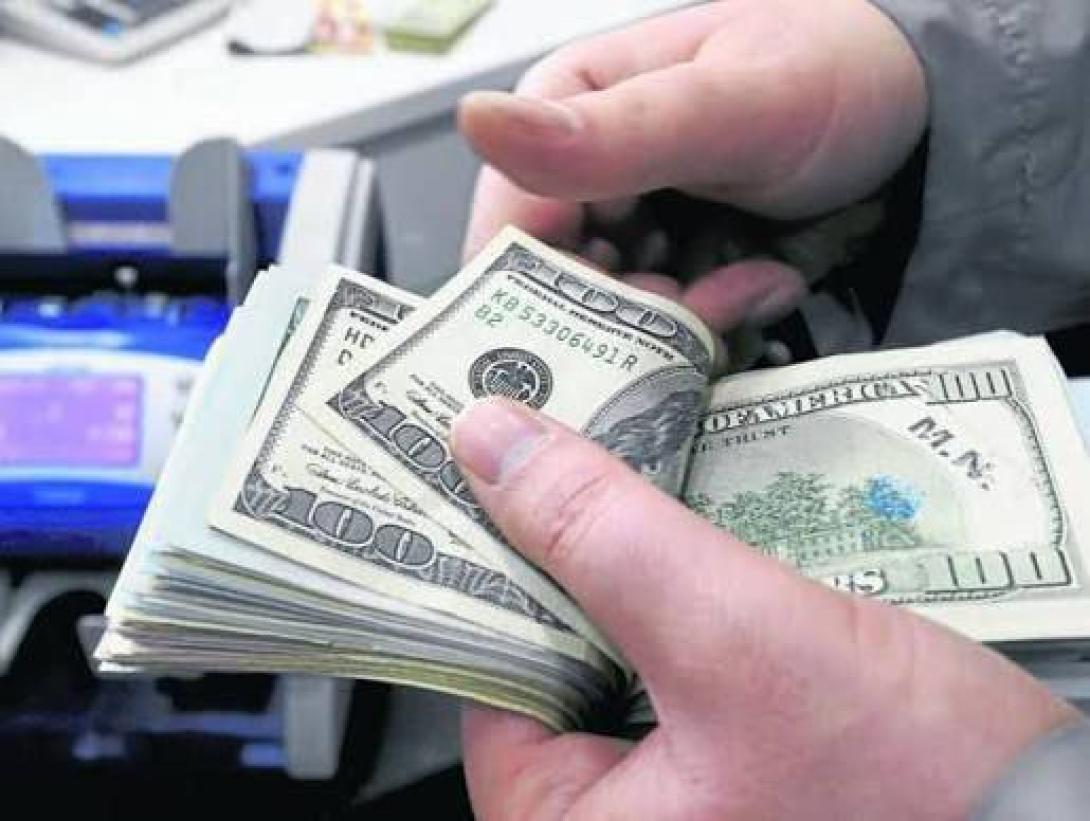Reserva de divisas en los bancos llega a $us 159 millones; cae 51% en 17 meses