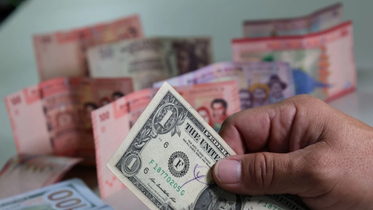 El dólar paralelo se mantiene por debajo de Bs 10 y muestra una tendencia a la baja