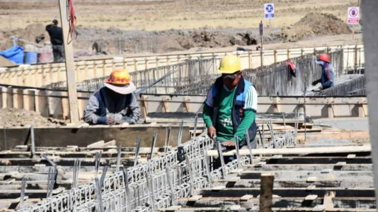 Constructores ven una “tabla de salvación” en el decreto que permitirá ajustar precios en obras públicas