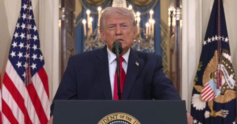 Trump ordena atacar toda pequeña embarcación sospechosa de minar el estrecho de Ormuz