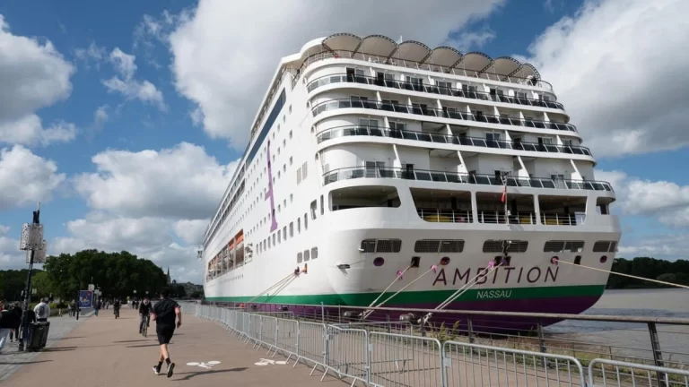 Francia: levantamiento parcial de confinamiento en crucero afectado por infección gastrointestinal