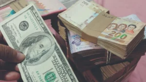 El dólar oficial marca su tendencia al alza en el nuevo tipo de cambio