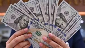 El dólar paralelo se cerró por encima del oficial