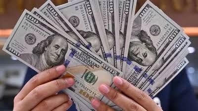 El dólar paralelo se cerró por encima del oficial