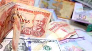Dólar vuelve a superar los Bs 12 y roza el pico alcanzado en julio